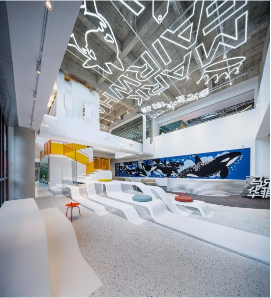 辦公室規(guī)劃成這樣 你還想在家辦公嗎？--馬克華菲上?？偛哭k公室